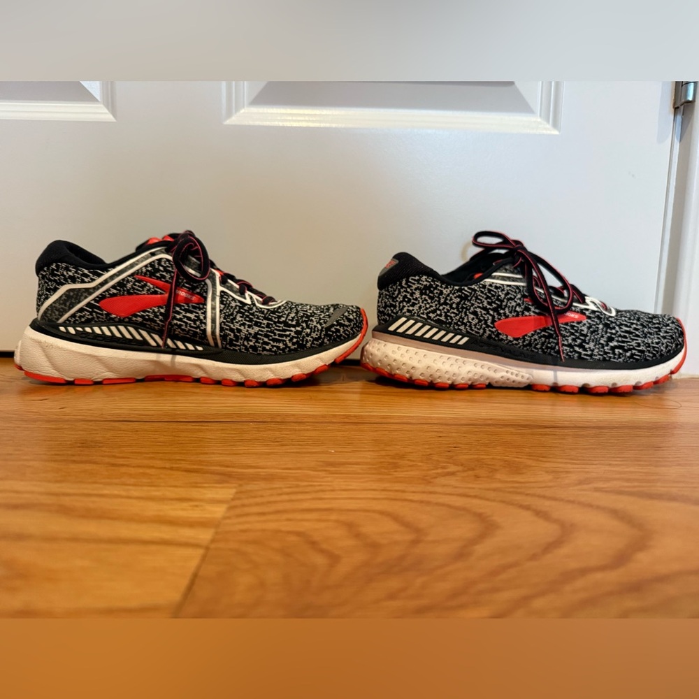 Brooks Adrenaline 20 Running Shoes, 8.5 - Picture 4 of 9